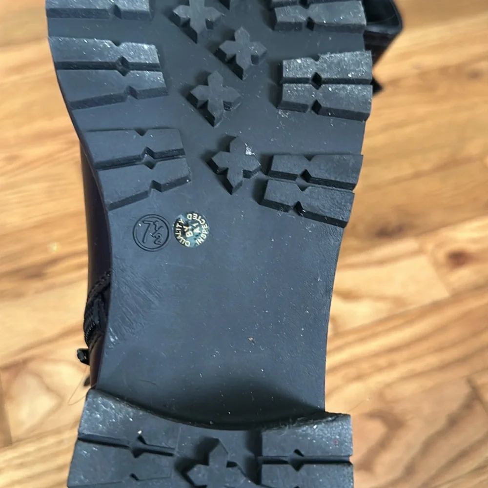 Black buckle boots. -previously owned Goth? Pirate costume? - Picture 7 of 8